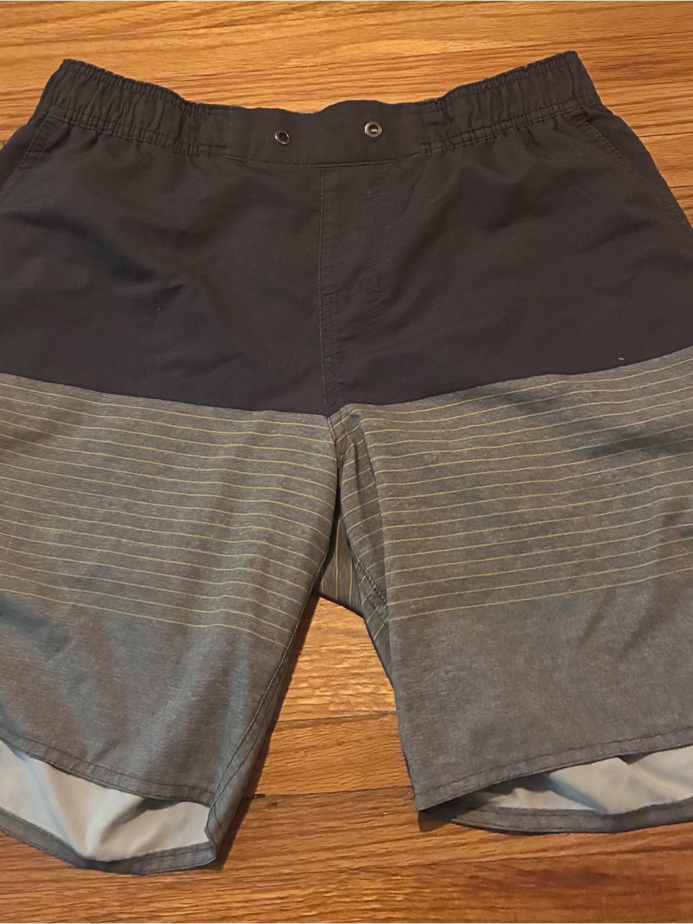 Vuori Men's Two-Tone Gray and Black Athletic Shorts